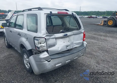 2011 Ford Escape Xls z USA, uszkodzony, nr VIN 1FMCU0C73BKB19965